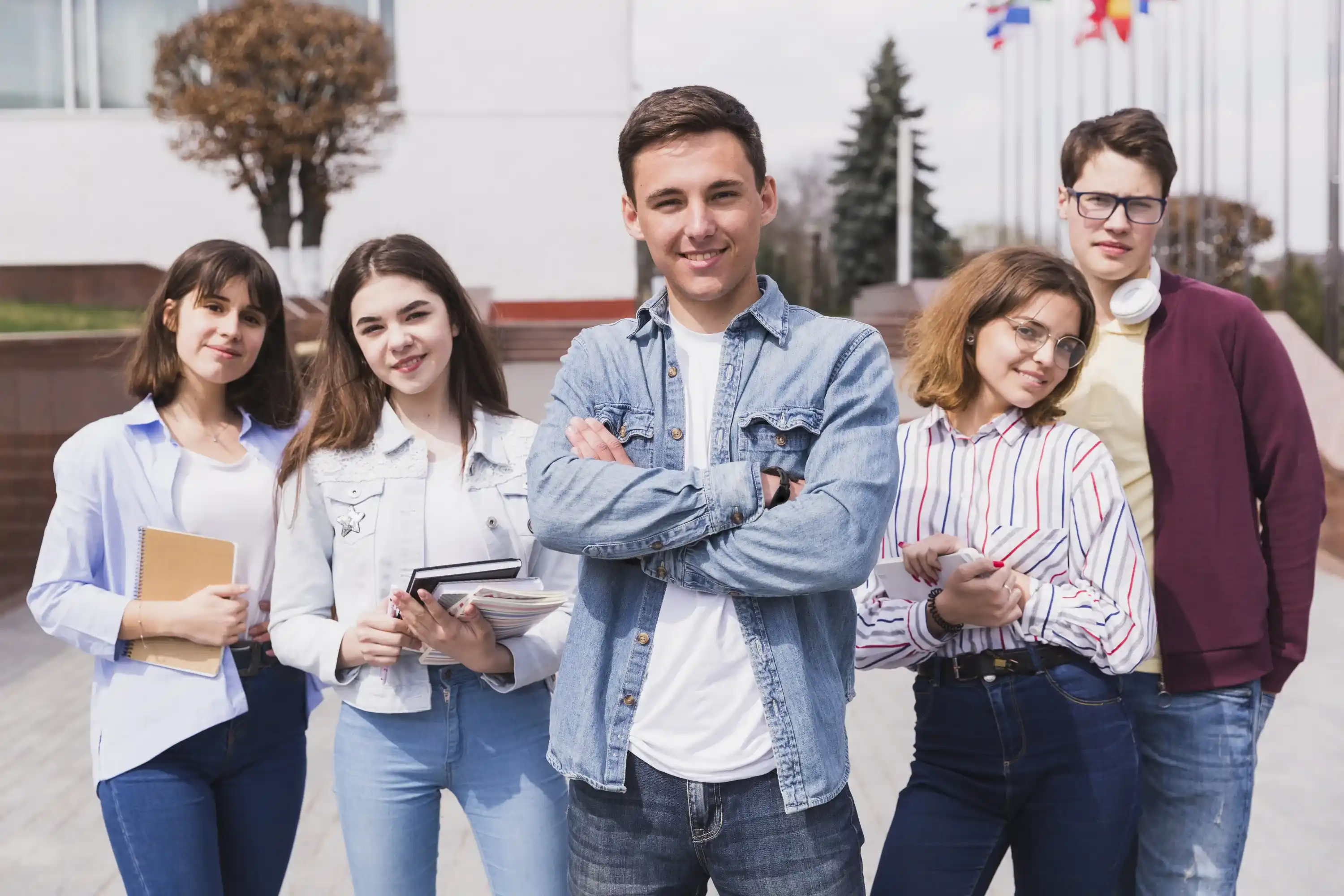 Estudiante aprendiendo sobre inversiones